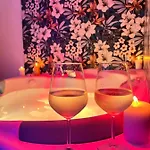 Apartment Casa Giulia Centro Jacuzzi Privata Piazza Del Plebiscito Wifi Naples