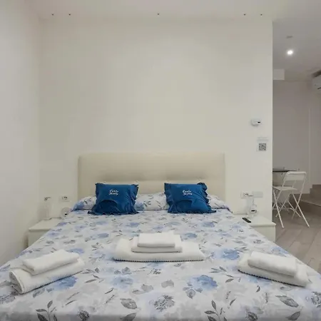Casa Giulia Centro Jacuzzi Privata Piazza Del Plebiscito Wifi Neapel