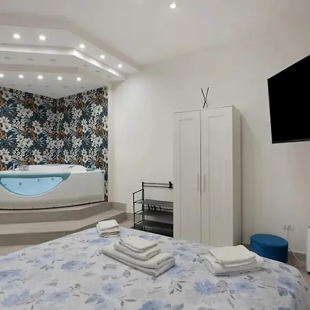 Casa Giulia Centro Jacuzzi Privata Piazza Del Plebiscito Wifi Apartment *