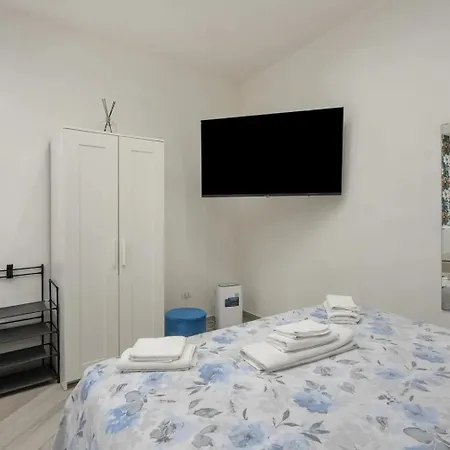 Casa Giulia Centro Jacuzzi Privata Piazza Del Plebiscito Wifi Apartment Neapel