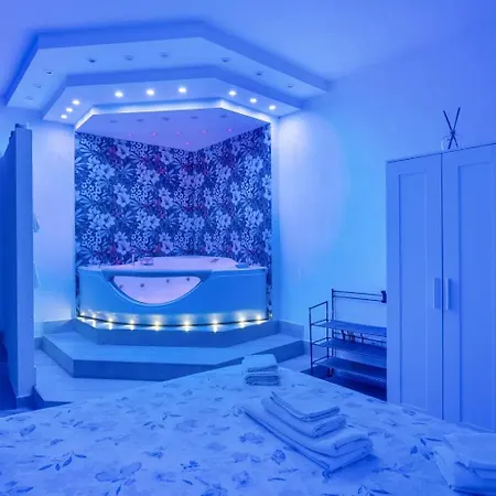 Apartment Casa Giulia Centro Jacuzzi Privata Piazza Del Plebiscito Wifi Neapel