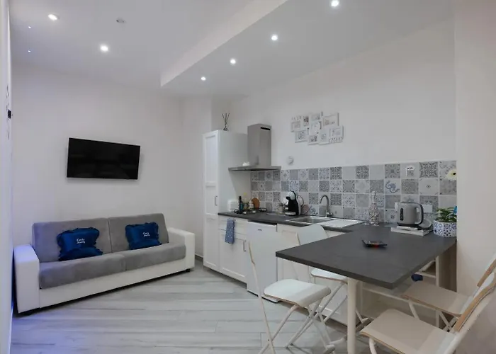 Casa Giulia Piazza Plebiscito *