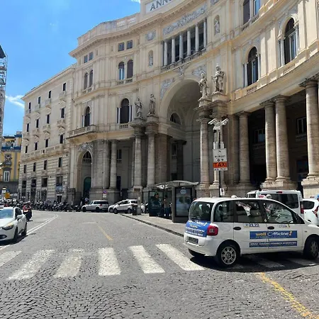 Casa Giulia Piazza Plebiscito Neapel