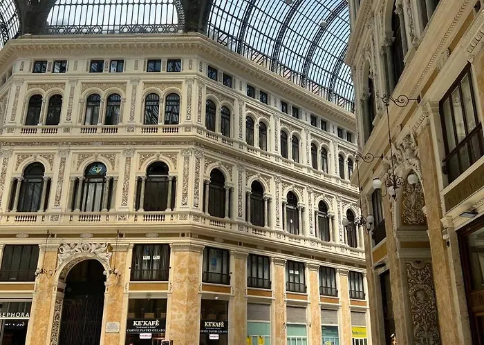 Casa Giulia Piazza Plebiscito Neapel