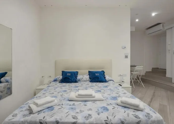 Casa Giulia Piazza Plebiscito Neapel